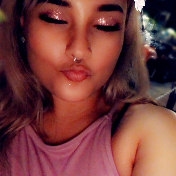 Meet your Posher, Sarah - Picture 1 of 1